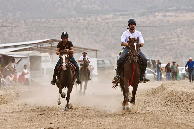 BAKLAN’DA RAHVAN AT YARIŞLARI HEYECANI