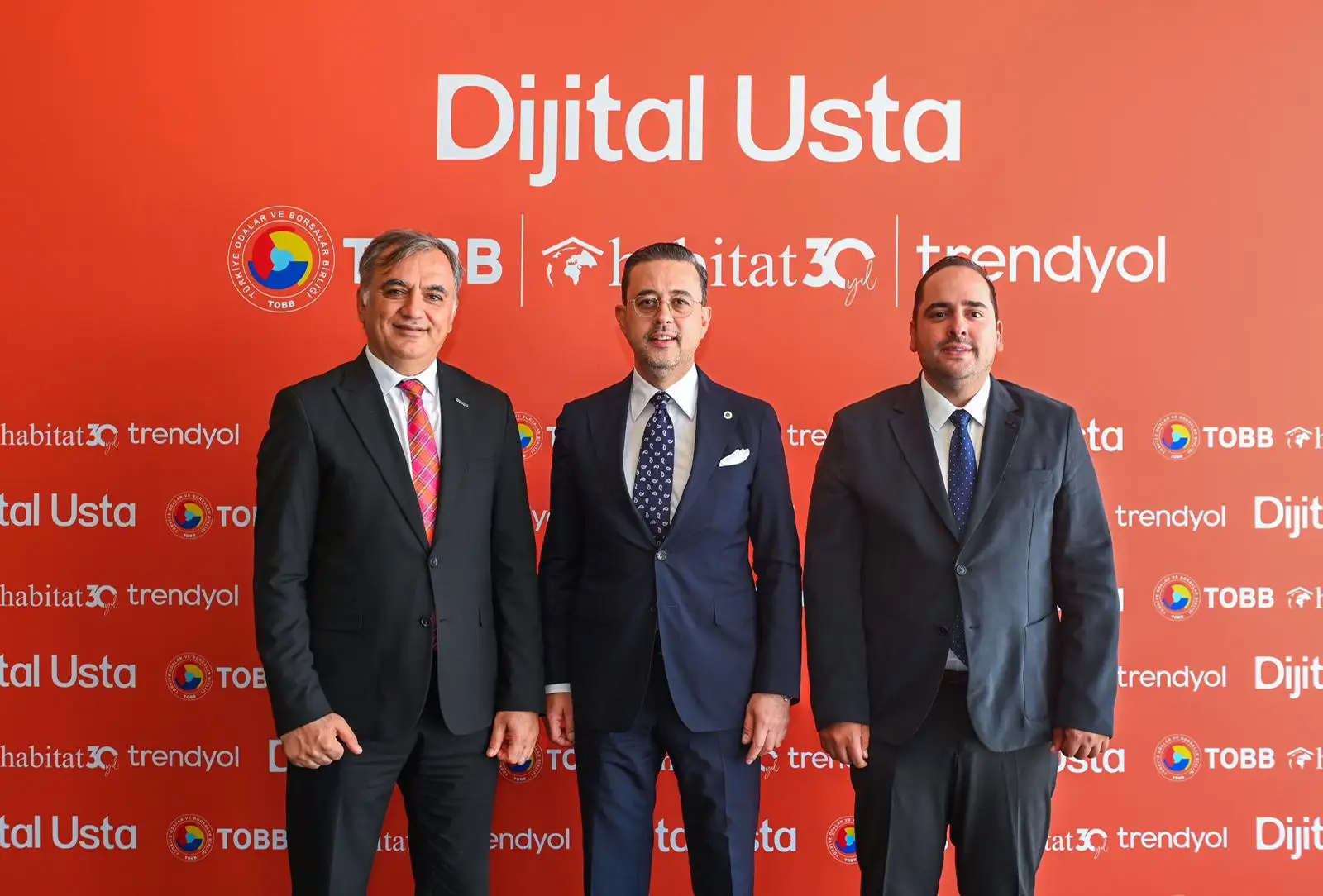 BAŞKAN KASAPOĞLU: “DİJİTALLEŞEN DÜNYADA ‘DİJİTAL USTA’LARA İHTİYAÇ ARTIYOR”