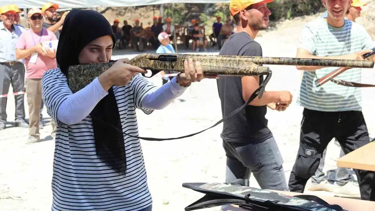 ÇAMELİ FESTİVALİNDE GÜLCAN YILDIRIM, TEK KADIN ATICI OLARAK ERKEKLERİ GERİDE BIRAKTI
