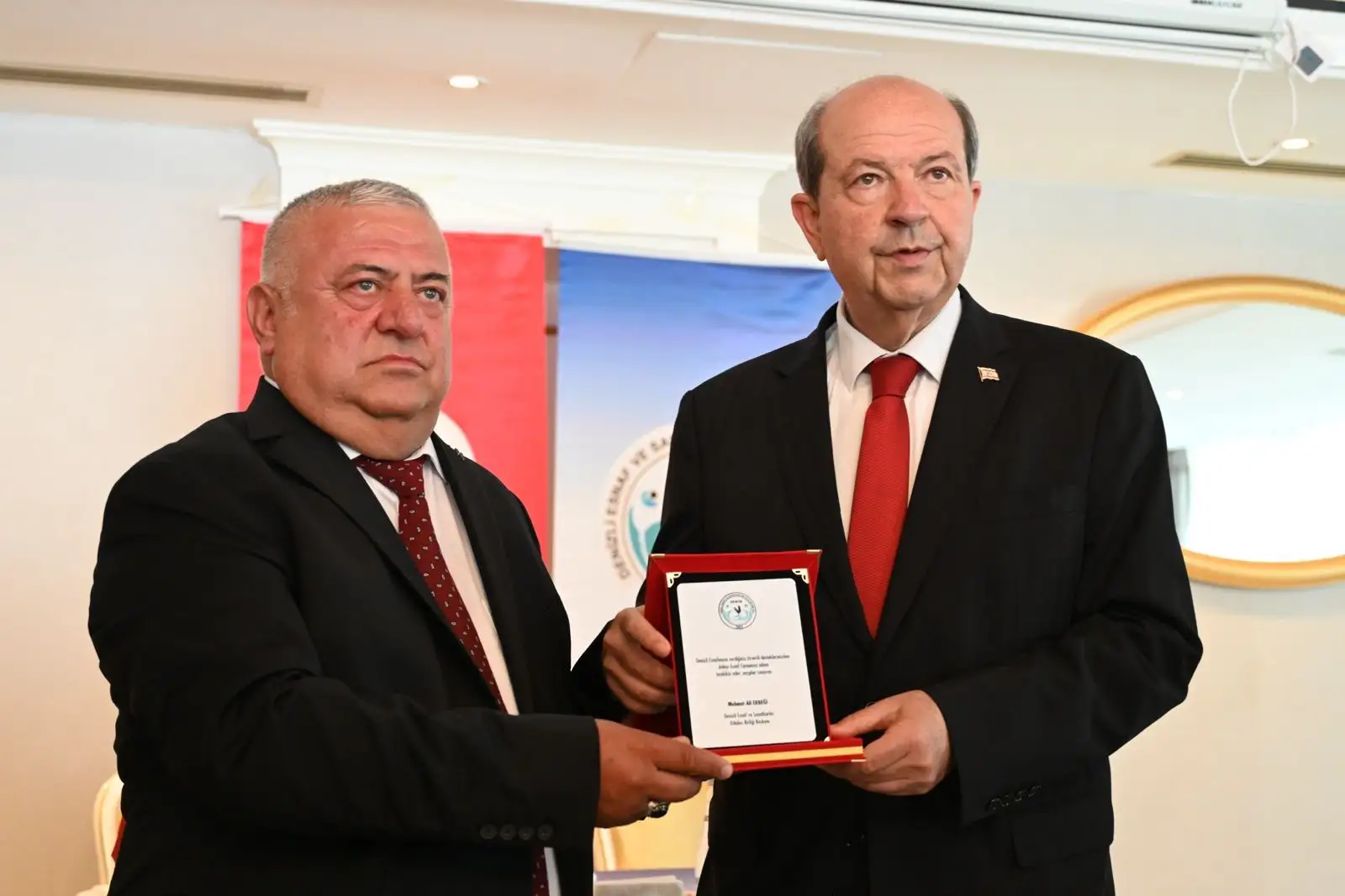 KKTC CUMHURBAŞKANI TATAR, DENİZLİ ESNAFIYLA BULUŞMASINDA RUM TARAFINA SERT MESAJ VERDİ