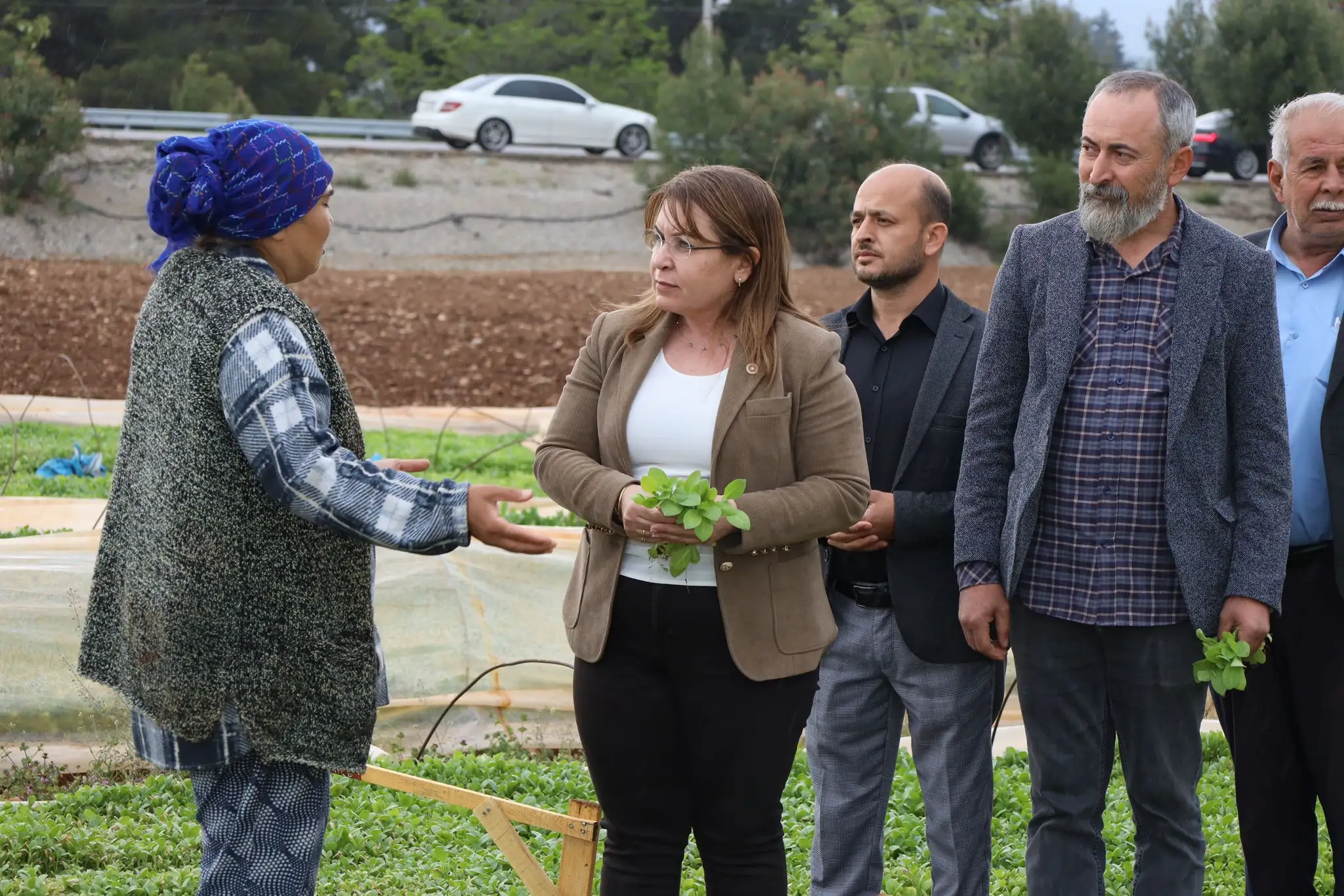 BİZ KÖYLÜDEN, ÇİFTÇİDEN, EMEKTEN YANAYIZ 