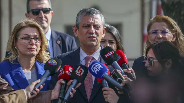 CHP LİDERİ ÖZGÜR ÖZEL'DEN SALDIRI SONRASI İLK AÇIKLAMA: KIZGINLIĞIM, KÜSKÜNLÜĞÜM YOK